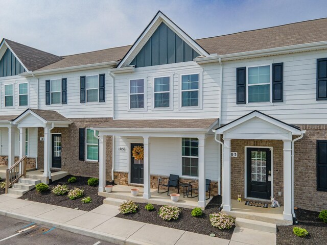105 Grayson Cir, Chapel Hill, TN 37034 - townhome / multi-family property featuring board and batten siding, covered porch, and a shingled roof