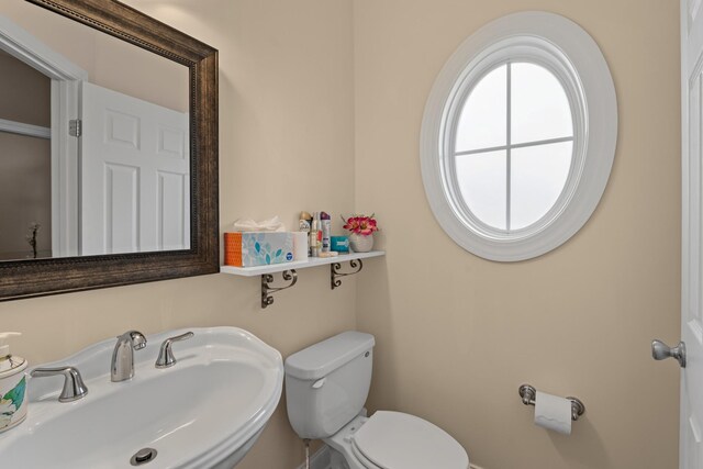6769 Cold Stream Dr, Nashville, TN 37221 - half bath featuring a sink, toilet, and baseboards