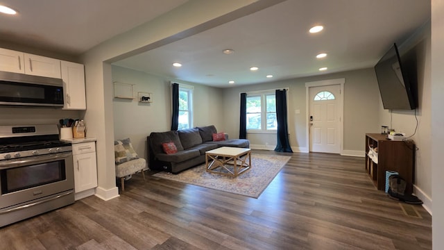 500 E 17th St, Columbia, TN 38401 - living area with recessed lighting, dark wood-style flooring, and baseboards