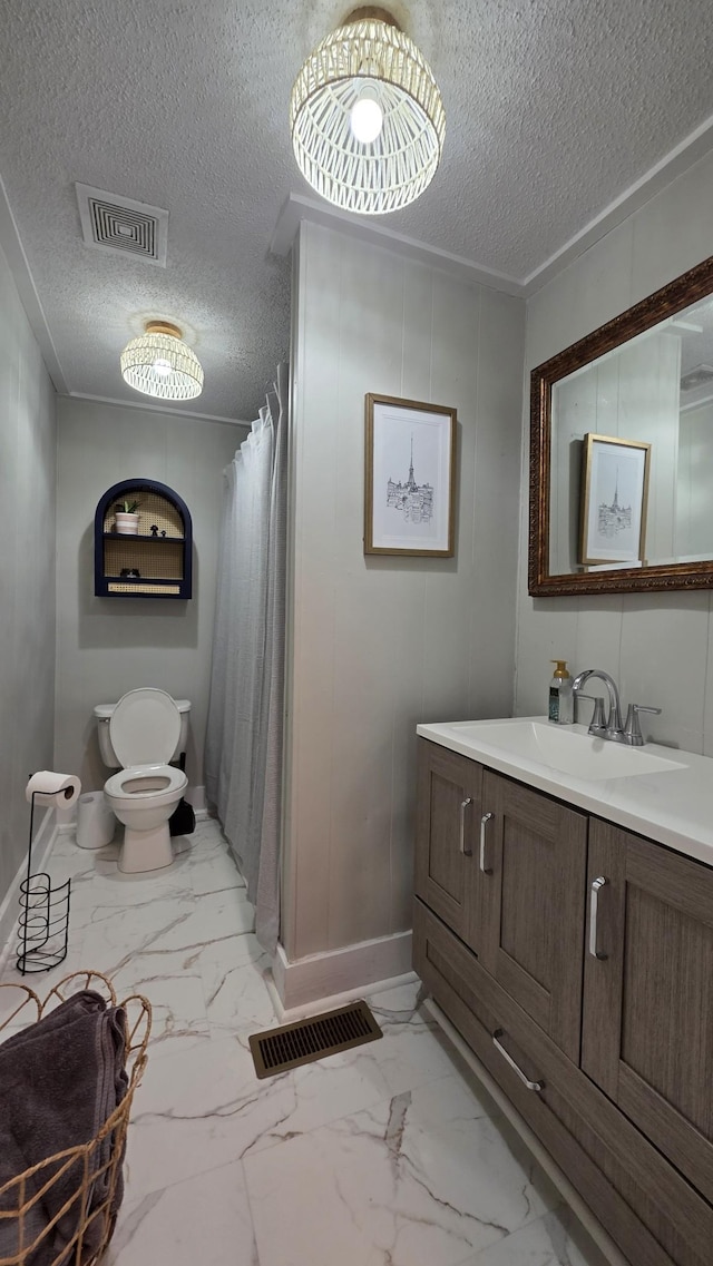 500 E 17th St, Columbia, TN 38401 - bathroom with baseboards, a textured ceiling, vanity, toilet, and curtained shower