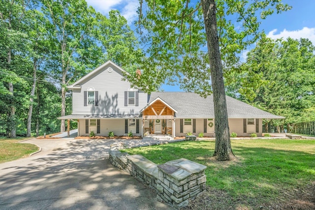 106 Lakewood Dr, Dickson, TN 37055 - view of front of property with a front lawn, a porch, and roof with shingles