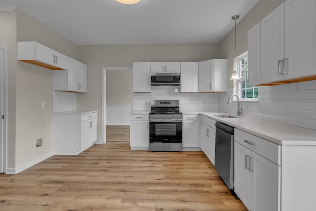 408 Jordan Leigh Ct, Joelton, TN 37080 - kitchen with appliances with stainless steel finishes, a sink, light wood-type flooring, backsplash, and white cabinetry