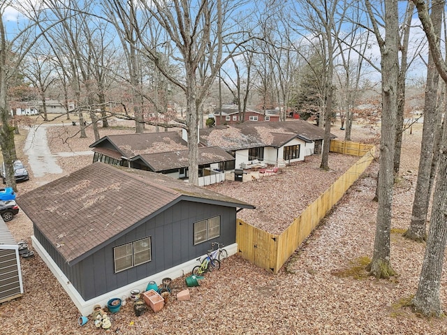 512 Westwood Dr, Tullahoma, TN 37388 - view of side of property with fence and roof with shingles