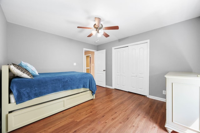845 Nandina Ct, Clarksville, TN 37043 - bedroom featuring light wood-style floors, a closet, baseboards, and ceiling fan