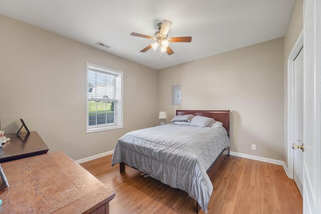 845 Nandina Ct, Clarksville, TN 37043 - bedroom featuring baseboards, light wood-style flooring, and a ceiling fan