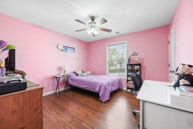 845 Nandina Ct, Clarksville, TN 37043 - bedroom with an office area, wood finished floors, baseboards, and a ceiling fan