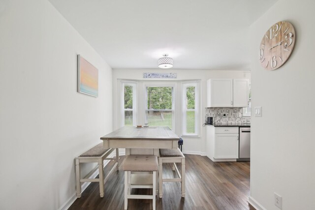 976 Long Beech Dr, Clarksville, TN 37042 - dining room featuring dark wood finished floors and baseboards
