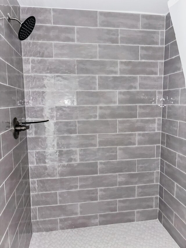 400 Circle Dr, Estill Springs, TN 37330 - bathroom featuring tiled shower