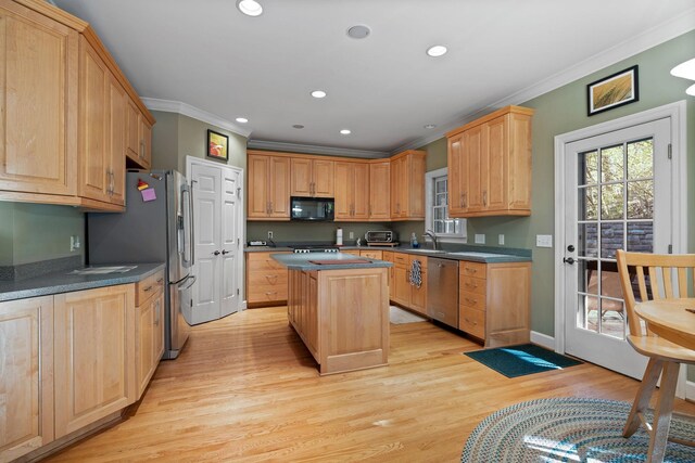 1130 Crater Hill Dr, Nashville, TN 37215 - kitchen featuring stainless steel appliances, ornamental molding, a sink, a center island, and dark countertops