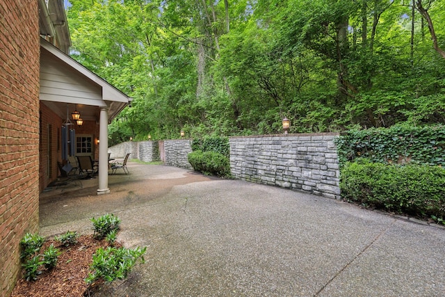 1130 Crater Hill Dr, Nashville, TN 37215 - view of patio / terrace
