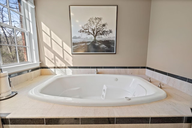1130 Crater Hill Dr, Nashville, TN 37215 - bathroom with a tub with jets
