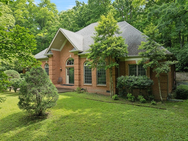 1130 Crater Hill Dr, Nashville, TN 37215 - view of front of house featuring a shingled roof, brick siding, and a front yard