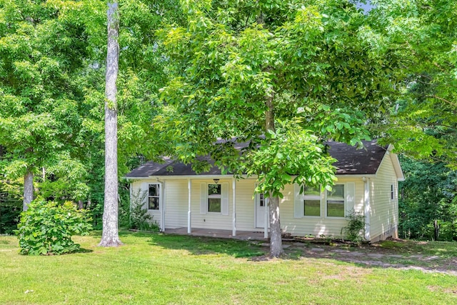 2290 Petway Rd, Ashland City, TN 37015 - view of front of property featuring a front yard and covered porch
