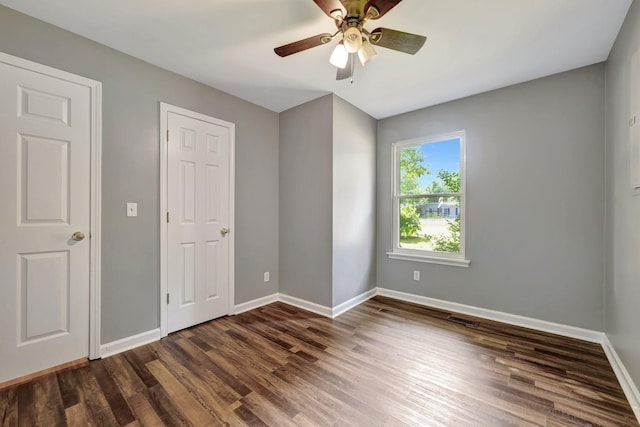 2290 Petway Rd, Ashland City, TN 37015 - unfurnished room with baseboards, dark wood-style flooring, and a ceiling fan