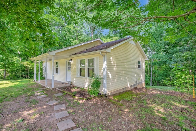 2290 Petway Rd, Ashland City, TN 37015 - ranch-style home featuring crawl space