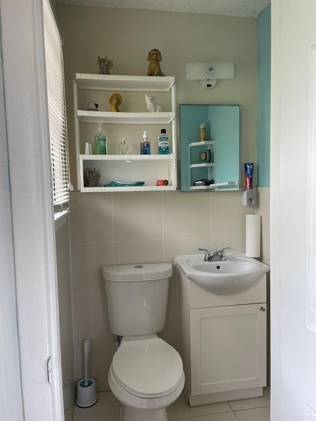 438 Tampa Dr, Nashville, TN 37211 - half bath with vanity, toilet, tile walls, and tile patterned floors