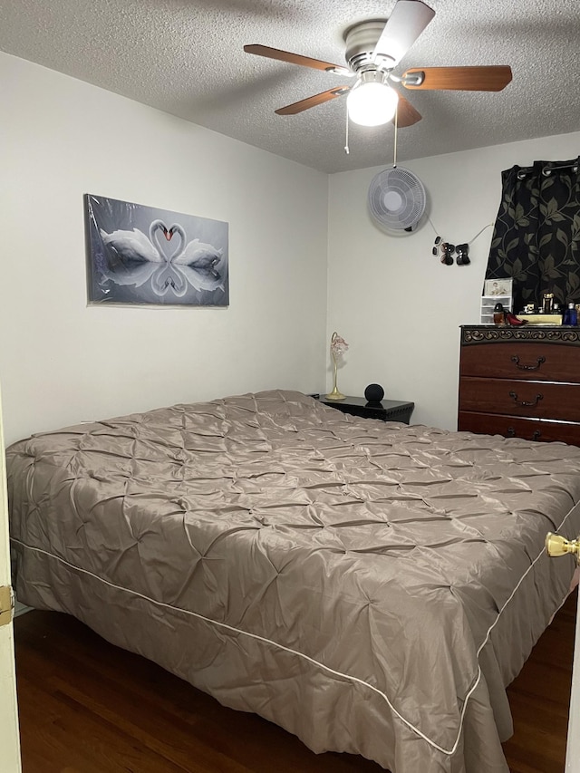 438 Tampa Dr, Nashville, TN 37211 - bedroom with wood finished floors, a textured ceiling, and ceiling fan