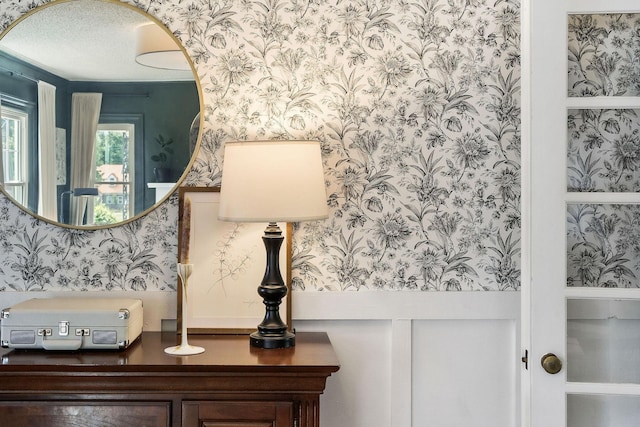 36 Hillcrest Dr, Sparta, TN 38583 - detailed view of wallpapered walls