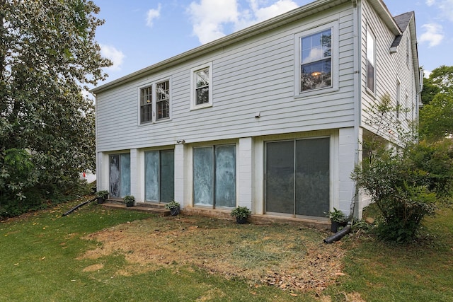 36 Hillcrest Dr, Sparta, TN 38583 - rear view of house with a yard