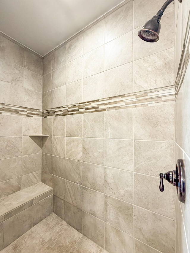 1002 Bradby Dr, Burns, TN 37029 - bathroom featuring a tile shower