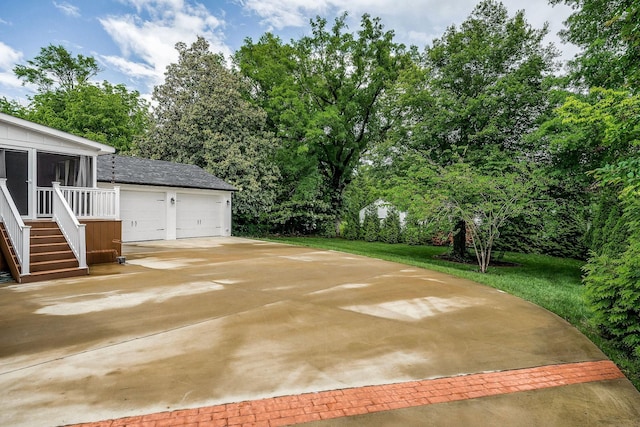 819 N Jefferson Ave, Cookeville, TN 38501 - view of yard with a garage