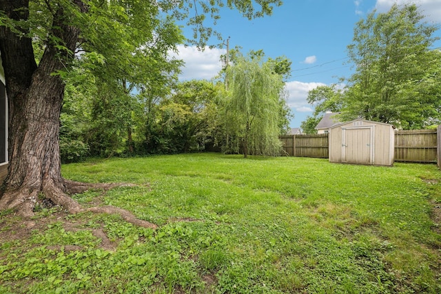143 Two Mile Pike, Goodlettsville, TN 37072 - view of yard featuring a storage unit and an outdoor structure