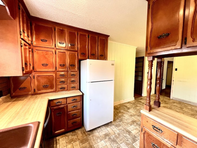 565 E College St, Pulaski, TN 38478 - kitchen with freestanding refrigerator, light countertops, a textured ceiling, crown molding, and a sink