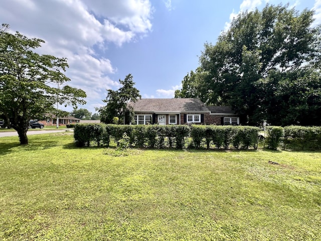 565 E College St, Pulaski, TN 38478 - view of green lawn