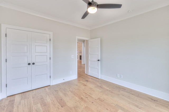 4200 Fargo Ct, Murfreesboro, TN 37127 - unfurnished bedroom with light wood-type flooring, crown molding, a closet, baseboards, and a ceiling fan
