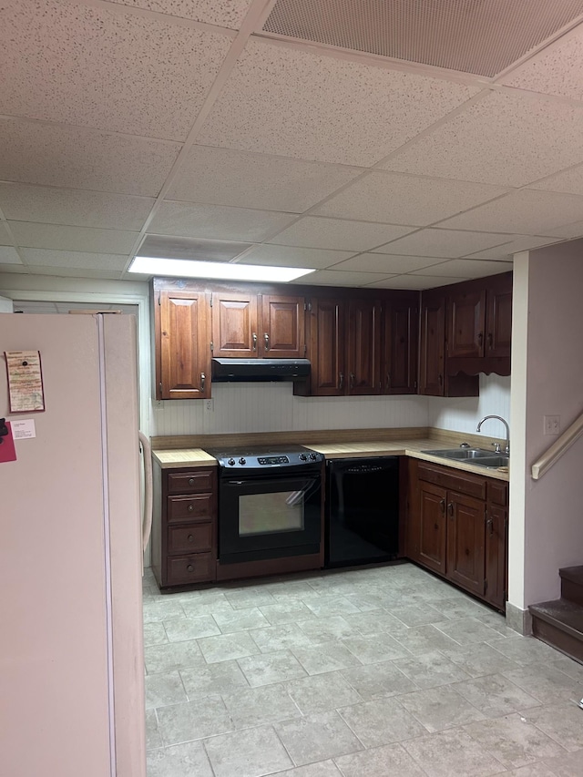 314 Powder Mill Dr, Ashland City, TN 37015 - kitchen featuring black appliances, a sink, under cabinet range hood, light countertops, and a drop ceiling