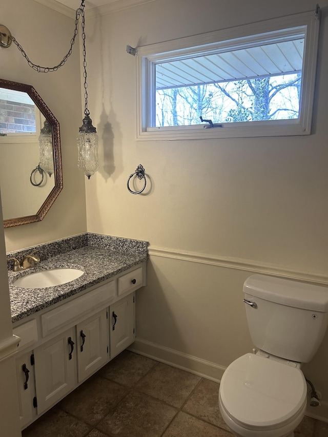 314 Powder Mill Dr, Ashland City, TN 37015 - bathroom featuring baseboards, toilet, tile patterned floors, and vanity