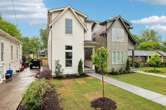 305A Joyner Ave, Nashville, TN 37210 - view of front of house with a front lawn and driveway