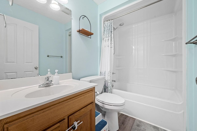 278 Riddle Rd, Manchester, TN 37355 - bathroom featuring toilet, wood finished floors, vanity, and shower / tub combo with curtain