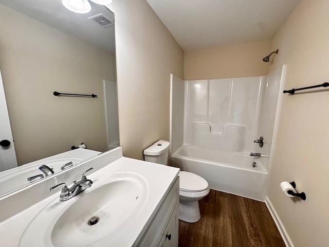 62 Modena Pl, Decherd, TN 37324 - full bathroom featuring toilet, wood finished floors, vanity, and shower / bath combination