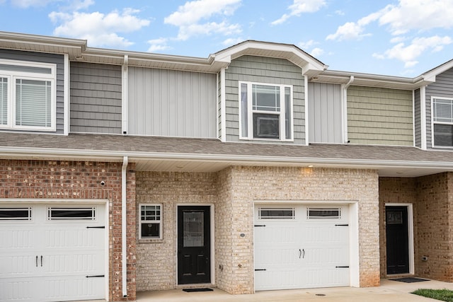 328 Fallow Cir, Clarksville, TN 37040 - townhome / multi-family property with an attached garage, brick siding, and concrete driveway