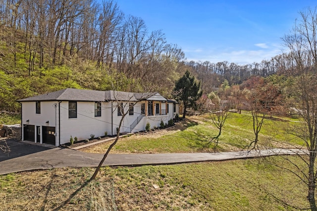 6611 Ellesmere Rd, Nashville, TN 37205 - view of front of home featuring a front yard, driveway, and a garage