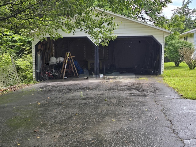 118 Bone Cave Rd, Rock Island, TN 38581 - view of garage