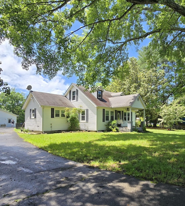 118 Bone Cave Rd, Rock Island, TN 38581 - cape cod-style house featuring a front yard and crawl space