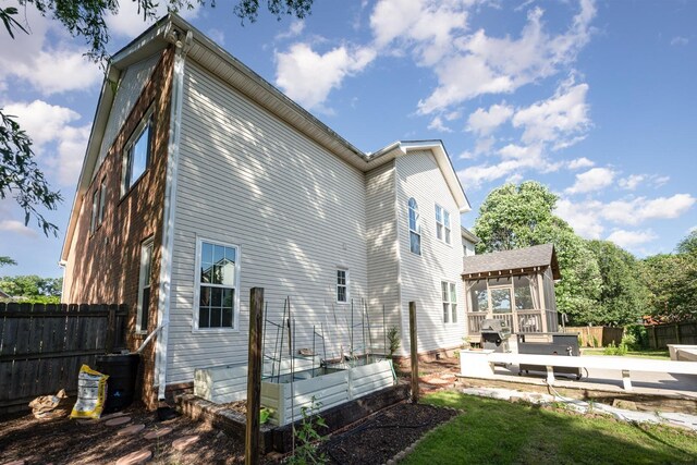 909 Miranda Pl, Franklin, TN 37067 - rear view of property featuring fence, a sunroom, and a deck