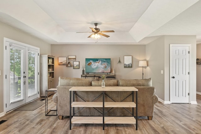 2277 Belotes Ferry Rd, Lebanon, TN 37087 - living area with a raised ceiling, a ceiling fan, light wood-type flooring, and baseboards