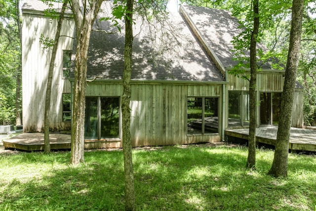 556 Lakeshore Dr, Old Hickory, TN 37138 - view of green lawn featuring a deck