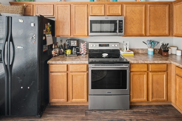 1011 Wolves Den Pl, Murfreesboro, TN 37128 - kitchen featuring stainless steel appliances and dark wood-type flooring