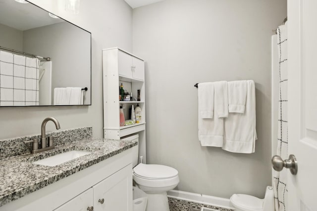 176 Morningside Dr, La Vergne, TN 37086 - full bathroom with toilet, vanity, baseboards, and a shower with shower curtain