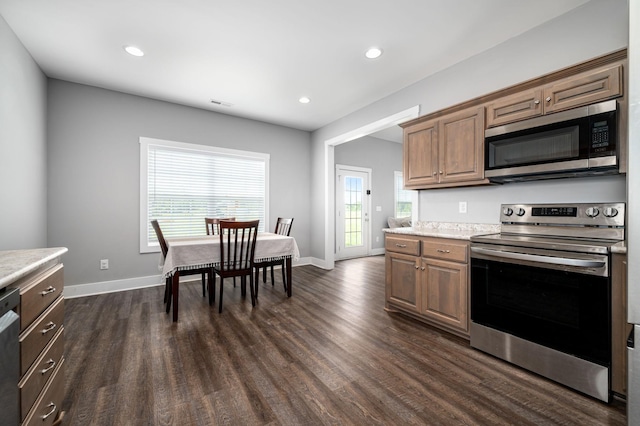 1130 Ferrells Loop Rd, Beechgrove, TN 37018 - kitchen with stainless steel appliances, dark wood-style floors, light countertops, baseboards, and recessed lighting
