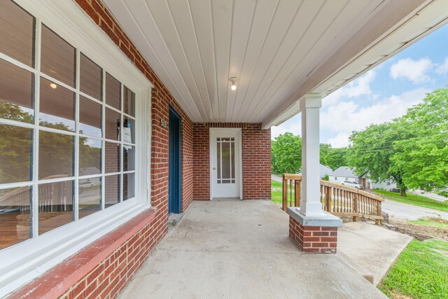 512 Transit Ave, Columbia, TN 38401 - view of covered porch