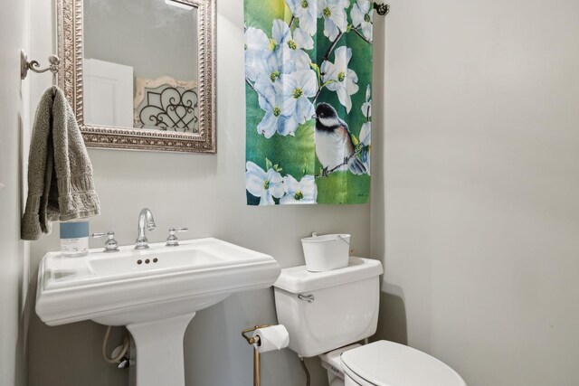 2305 Black Fox Ct, Murfreesboro, TN 37127 - bathroom featuring toilet
