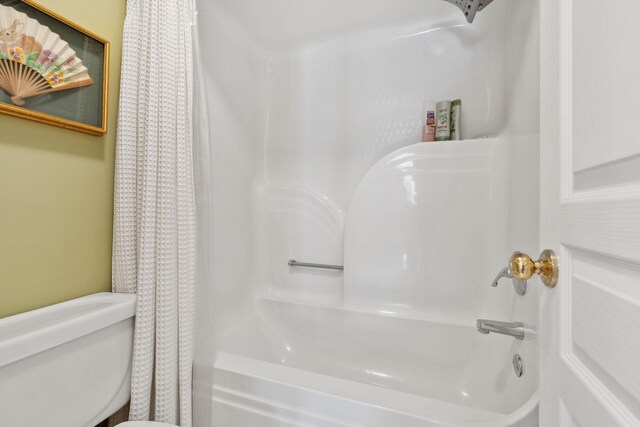 2305 Black Fox Ct, Murfreesboro, TN 37127 - full bath featuring shower / tub combo with curtain and toilet