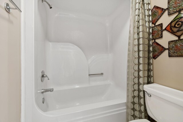 2305 Black Fox Ct, Murfreesboro, TN 37127 - bathroom with shower / tub combo and toilet