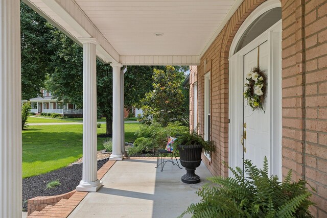 2305 Black Fox Ct, Murfreesboro, TN 37127 - covered porch featuring a yard