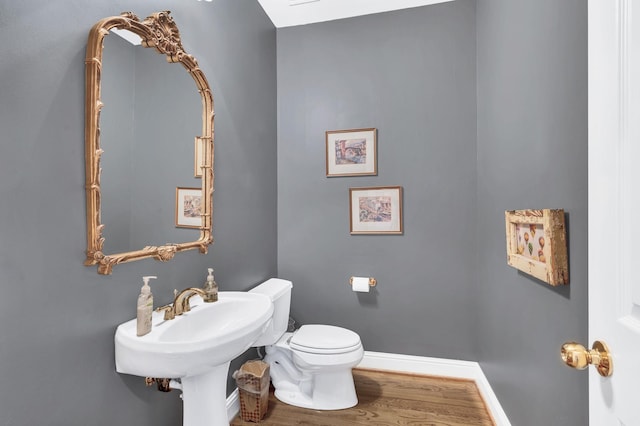 113 Abbeywood Dr, Nashville, TN 37215 - bathroom featuring wood finished floors, toilet, baseboards, and a sink
